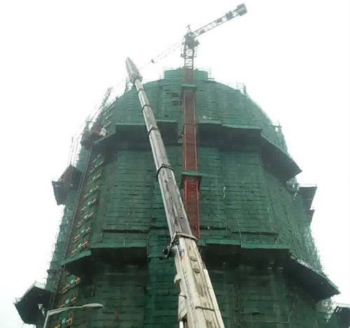 乌兰察布吊车在工地上作业